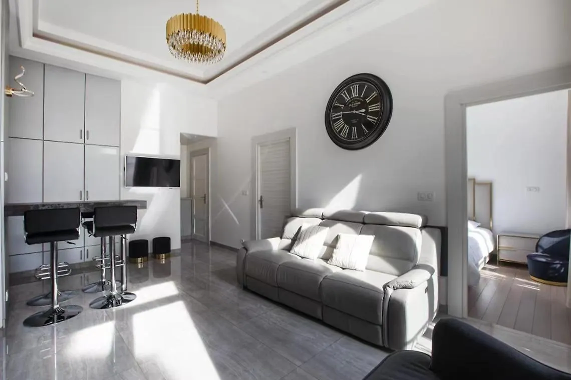 Appartement Avenue Kleber A Proximite De L'Arc De Triomphe, Avenue Des Champs Elysees, Trocadero, Paris Apartment