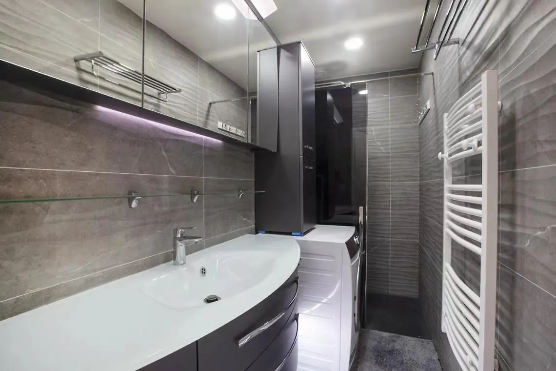 Appartement Avenue Kleber A Proximite De L'Arc De Triomphe, Avenue Des Champs Elysees, Trocadero, Paris