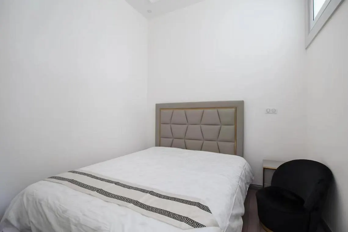 Appartement Avenue Kleber A Proximite De L'Arc De Triomphe, Avenue Des Champs Elysees, Trocadero, Paris 0*,  France